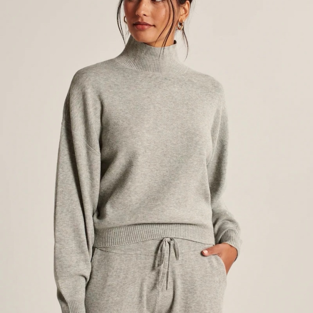 NWT Abercrombie turtleneck lounge sweater